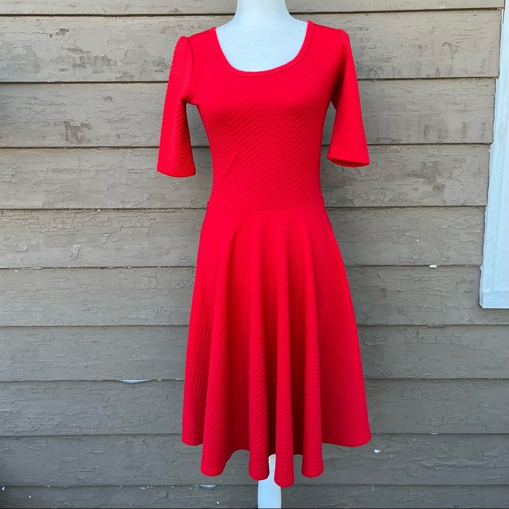 Textured red dress with 3/4 sleeves! - Picture 2 of 8